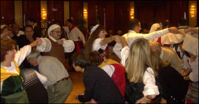 Community dancing (2002)