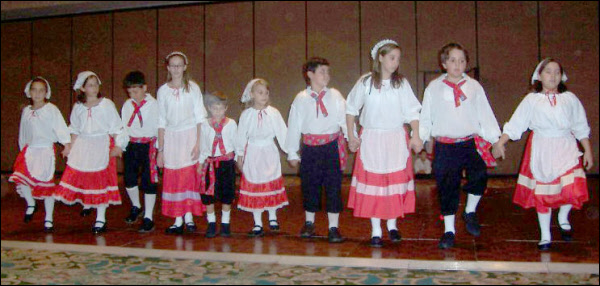 Childrens Group performs (2005)
