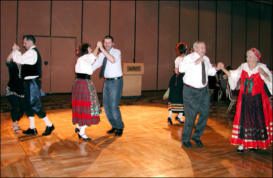 Community dancing (2008)